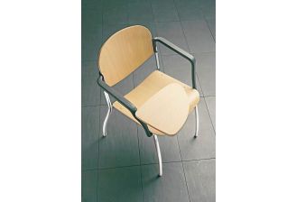 houten stoel Indy met schrijftplank 